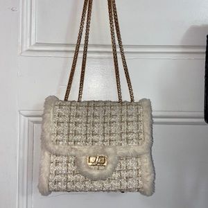 fur lined cute purse 🤍